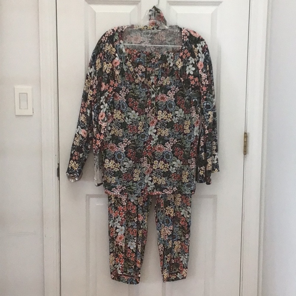 Loft linen knit twin set and coordinating elastic waist cargo pants. All Sz L